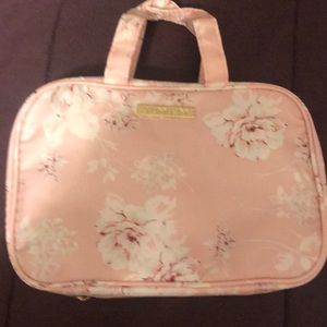 New Yumi Kim hanging cosmetic case